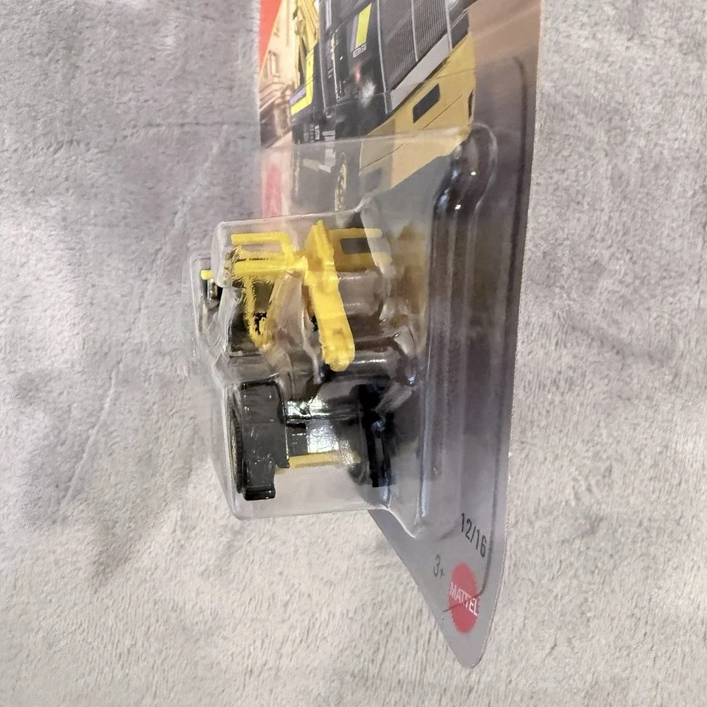 Matchbox Working Rigs Western Star 6900 XD Wrecker Tow Truck 12/16 Black Yellow